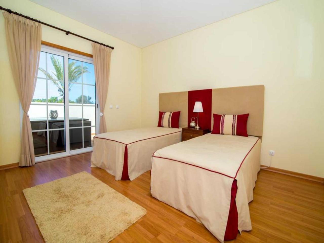 D02 - Heaven Golf Villa Lagos Bagian luar foto